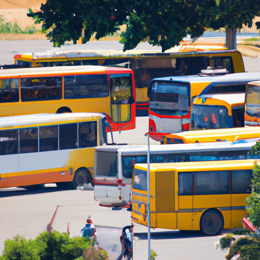 1. תחנת אוטובוס תוססת ושוקקת חיים בלב קפריסין הטורקית.